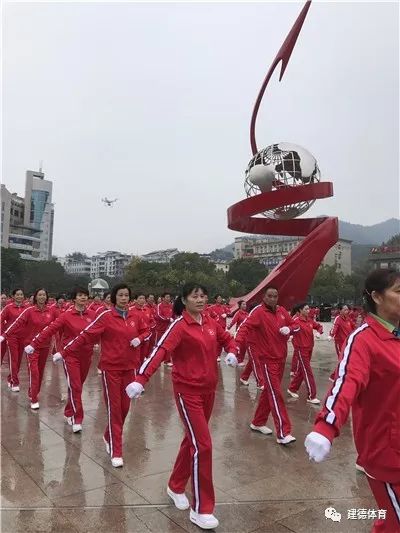 舞動(dòng)生活之源，探索最新快樂(lè)舞步，盡顯活力風(fēng)采（2017版）