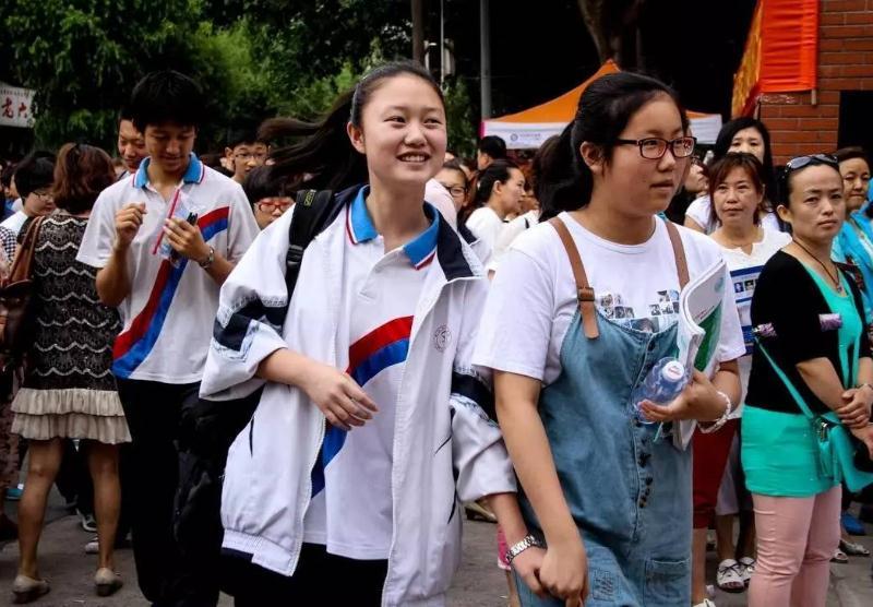 最新学生偷拍现象揭秘，背后的原因及应对之策探讨